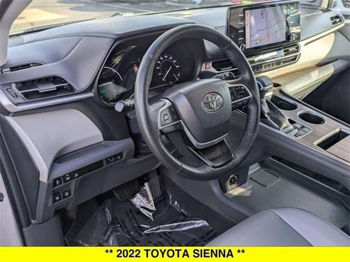 2022 Toyota Sienna XLE