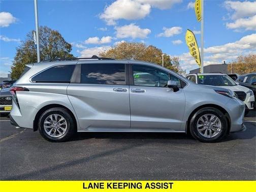 2022 Toyota Sienna XLE