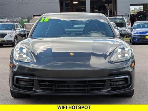 2018 Porsche Panamera 4