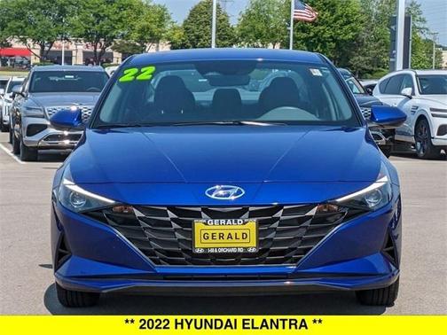 2022 Hyundai ELANTRA SE