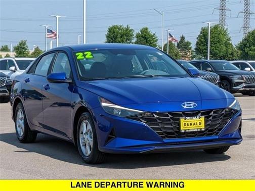 2022 Hyundai ELANTRA SE