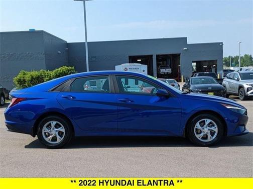 2022 Hyundai ELANTRA SE