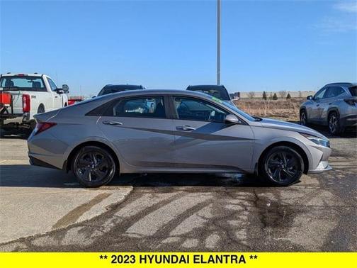 2023 Hyundai ELANTRA SEL