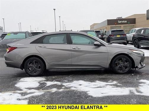 2023 Hyundai ELANTRA SEL