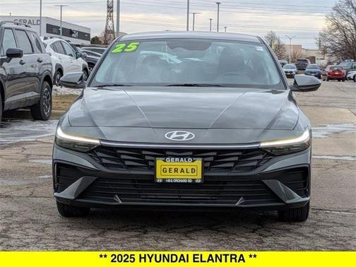 2025 Hyundai ELANTRA SE