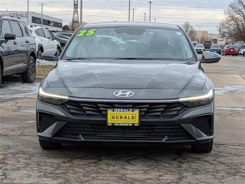 2025 Hyundai ELANTRA SE