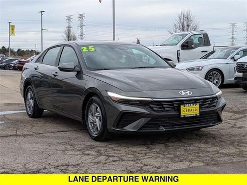 2025 Hyundai ELANTRA SE