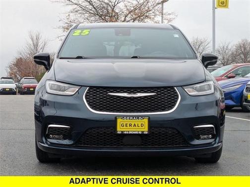 2025 Chrysler Pacifica Hybrid Select