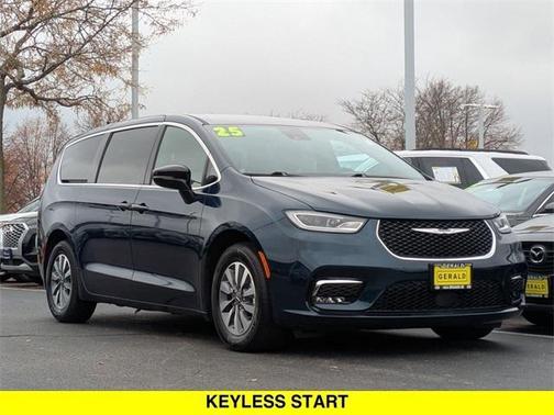 2025 Chrysler Pacifica Hybrid Select