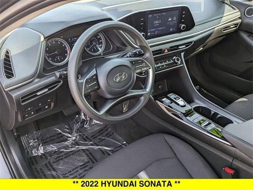 2022 Hyundai SONATA SE