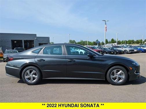 2022 Hyundai SONATA SE