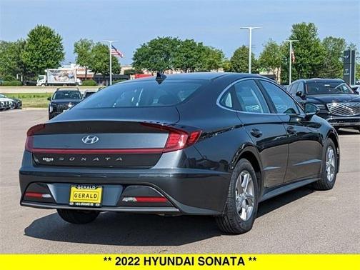 2022 Hyundai SONATA SE