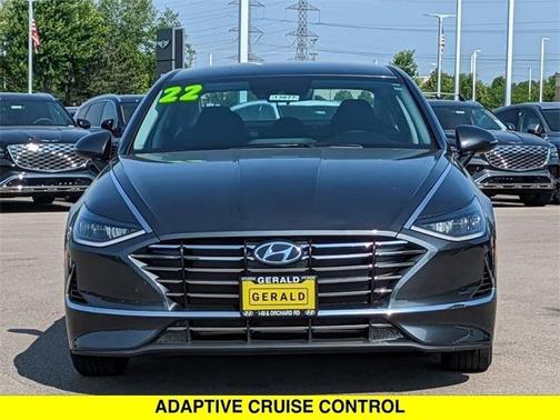 2022 Hyundai SONATA SE