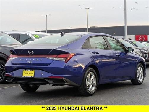 2023 Hyundai ELANTRA SE