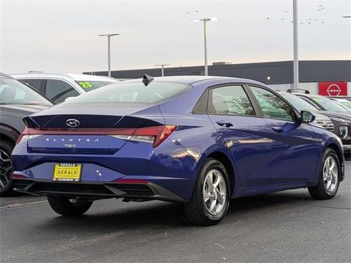 2023 Hyundai ELANTRA SE