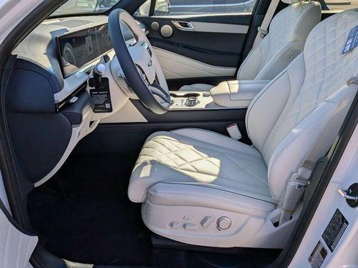 Uyuni White 2026 Genesis GV80 3.5T