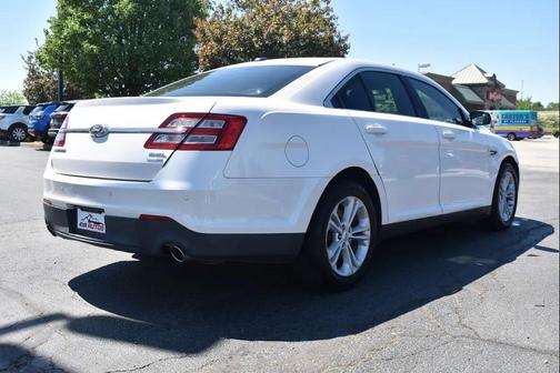 WHITE 2016 Ford Taurus SEL