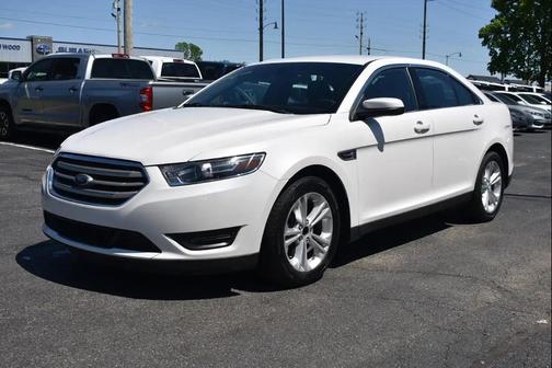 WHITE 2016 Ford Taurus SEL