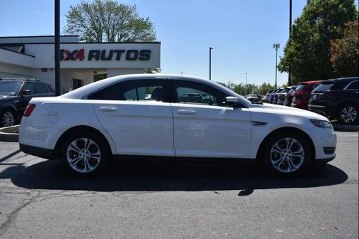 WHITE 2016 Ford Taurus SEL