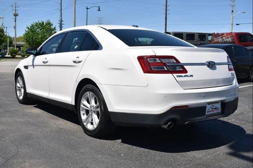 WHITE 2016 Ford Taurus SEL
