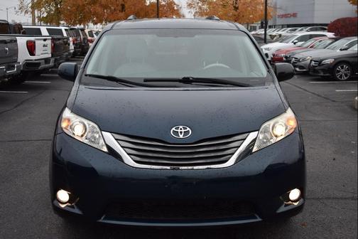 2011 Toyota Sienna XLE