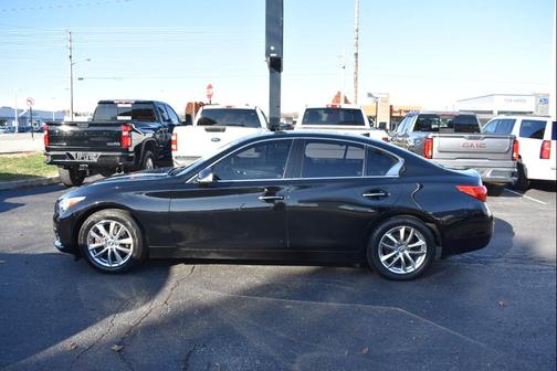 2017 INFINITI Q50 Base