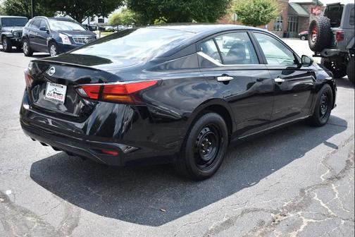 Super Black 2022 Nissan Altima S FWD