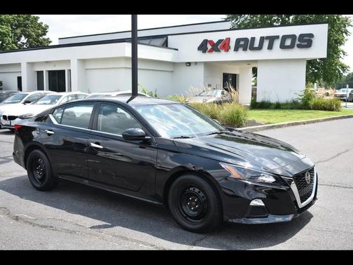 Super Black 2022 Nissan Altima S FWD