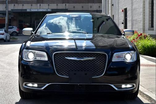 2017 Chrysler 300C Platinum