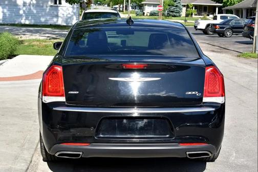 2017 Chrysler 300C Platinum