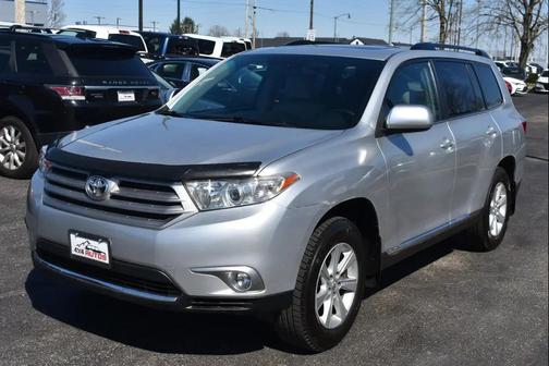 Classic Silver Metallic 2012 Toyota Highlander SE