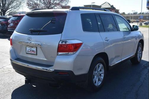 Classic Silver Metallic 2012 Toyota Highlander SE