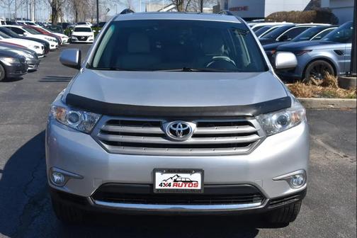 Classic Silver Metallic 2012 Toyota Highlander SE
