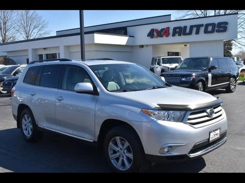 Classic Silver Metallic 2012 Toyota Highlander SE