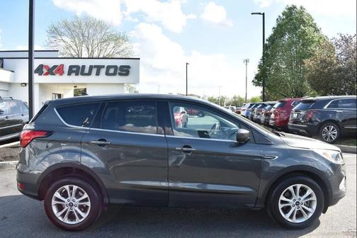 Magnetic Metallic 2019 Ford Escape SE