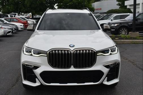 Mineral White Metallic 2022 BMW X7 M50i
