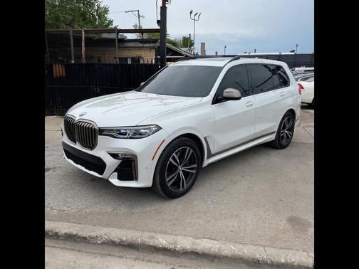 Mineral White Metallic 2022 BMW X7 M50i