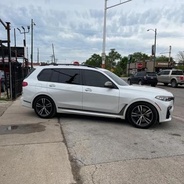 Mineral White Metallic 2022 BMW X7 M50i