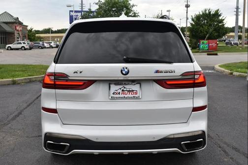 Mineral White Metallic 2022 BMW X7 M50i