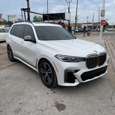 Mineral White Metallic 2022 BMW X7 M50i