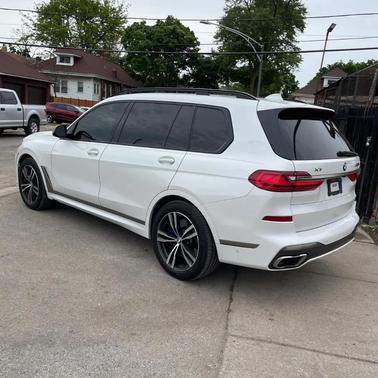 Mineral White Metallic 2022 BMW X7 M50i