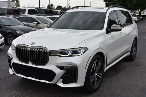 Mineral White Metallic 2022 BMW X7 M50i