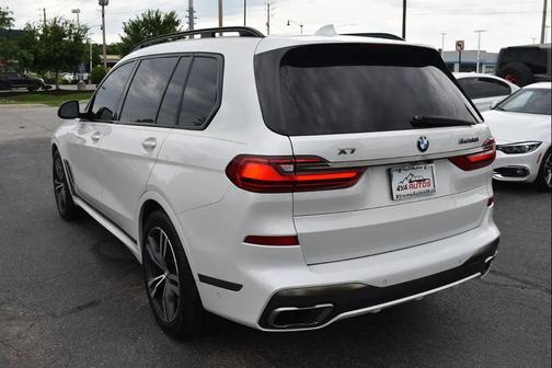 Mineral White Metallic 2022 BMW X7 M50i