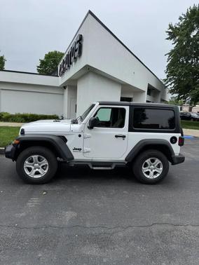 Bright White Clearcoat 2022 Jeep Wrangler Unlimited Sport