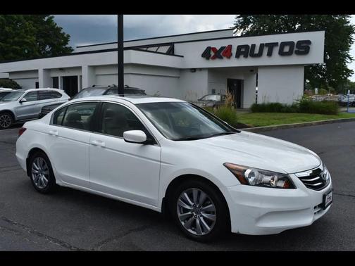 WHITE 2011 Honda Accord SE