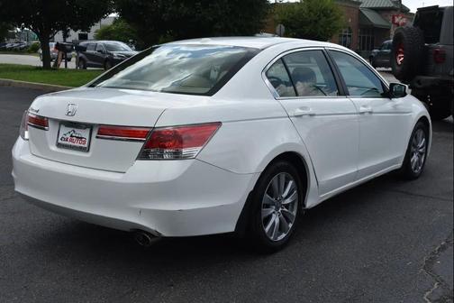 WHITE 2011 Honda Accord SE