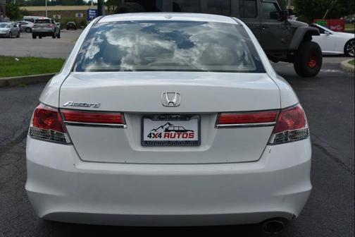WHITE 2011 Honda Accord SE