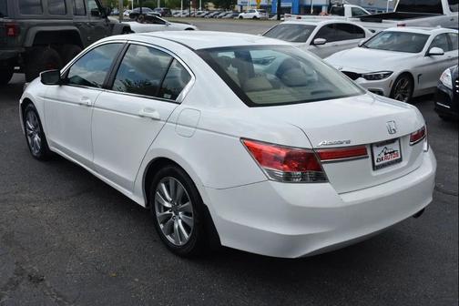 WHITE 2011 Honda Accord SE
