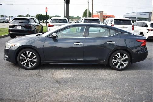 Black 2016 Nissan Maxima 3.5 SL