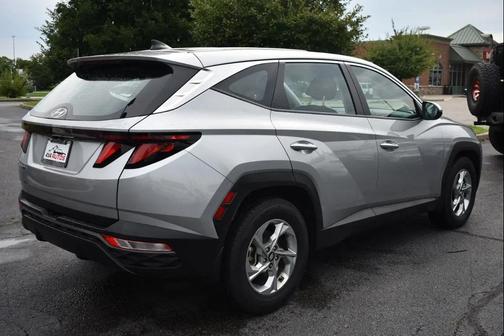 Shimmering Silver 2024 Hyundai TUCSON SE